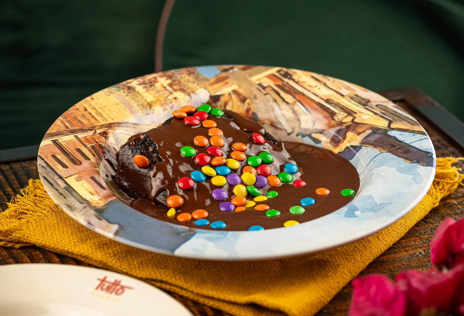 Sobremesa com cascata de chocolate vira brincadeira no Dia das Crianças