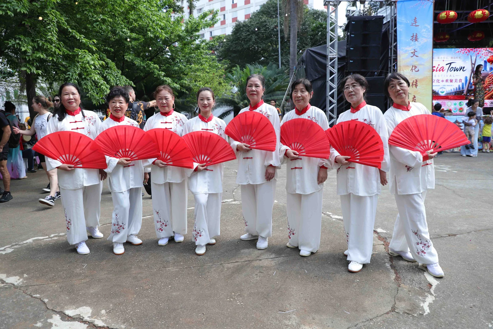 Tradição chinesa milenar toma conta do Brás com dragões e gastronomia