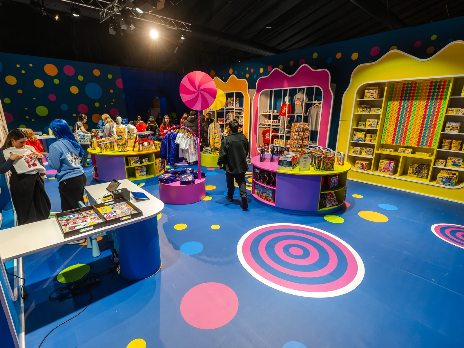 Vila imersiva da Hasbro conecta famílias no Shopping Eldorado em SP