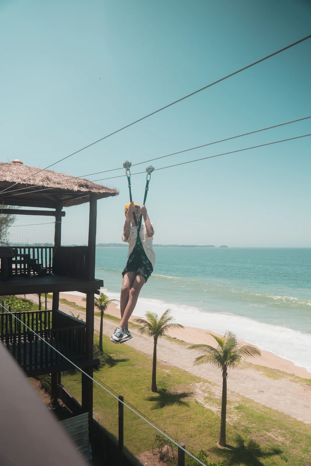Vilarejo Praia Resort inaugura primeira sky bike de frente para o mar no RJ 3 Vilarejo Praia Resort inaugura primeira sky bike de frente para o mar no RJ